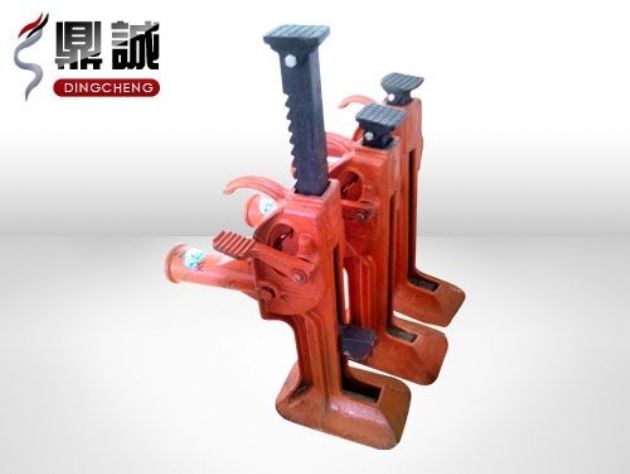 點(diǎn)擊查看詳細(xì)信息<br>標(biāo)題：齒條式起道機(jī) 閱讀次數(shù)：4083