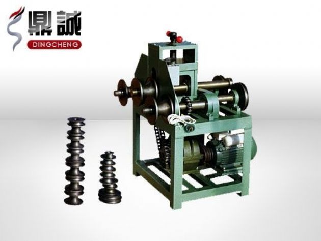點擊查看詳細信息<br>標題：立式多功能滾動式彎管機 閱讀次數(shù)：4934