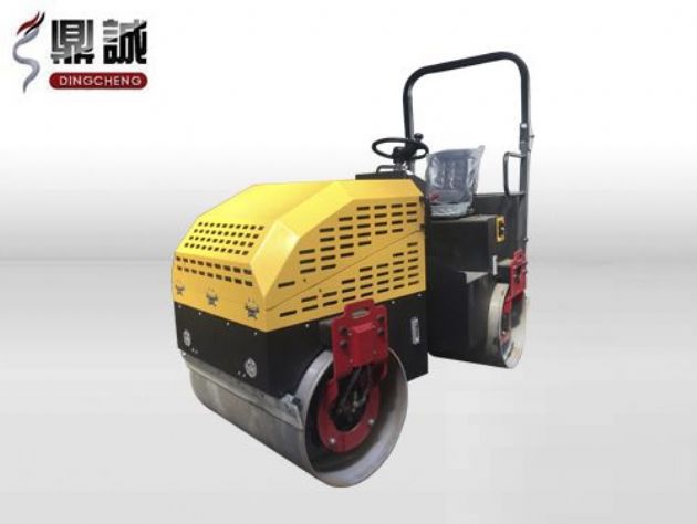 點(diǎn)擊查看詳細(xì)信息<br>標(biāo)題：2.5噸全液壓座駕式振動(dòng)壓路機(jī) 閱讀次數(shù)：14180