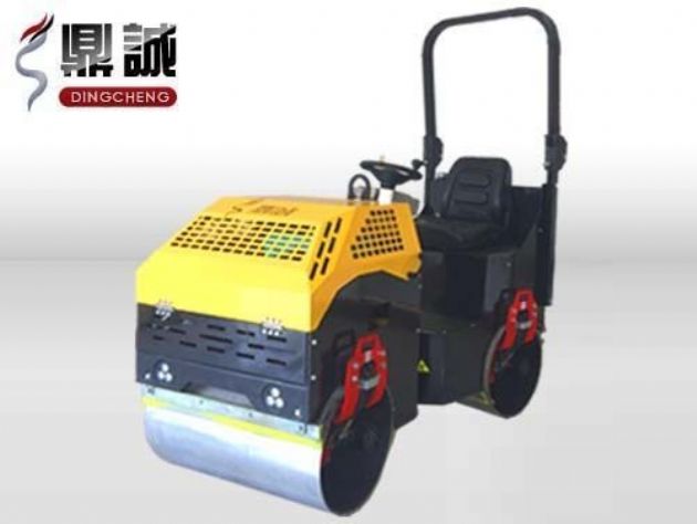點(diǎn)擊查看詳細(xì)信息<br>標(biāo)題：1噸全液壓振動(dòng)壓路機(jī) 閱讀次數(shù)：13949